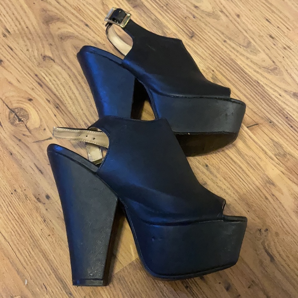 Shoes - Picture 2 of 3